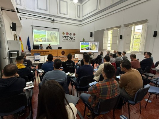 La Policía Local de Castelló se forma en dispositivos de seguridad en el fútbol profesional con un curso pionero