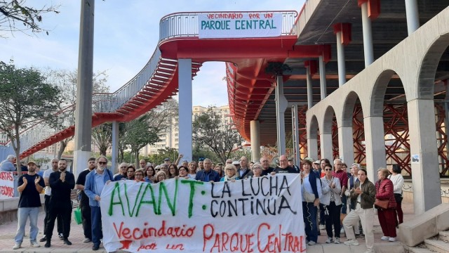 Los vecinos ratifican sus críticas al plan del Parque Central y saldrán a la calle para exigir sus obras