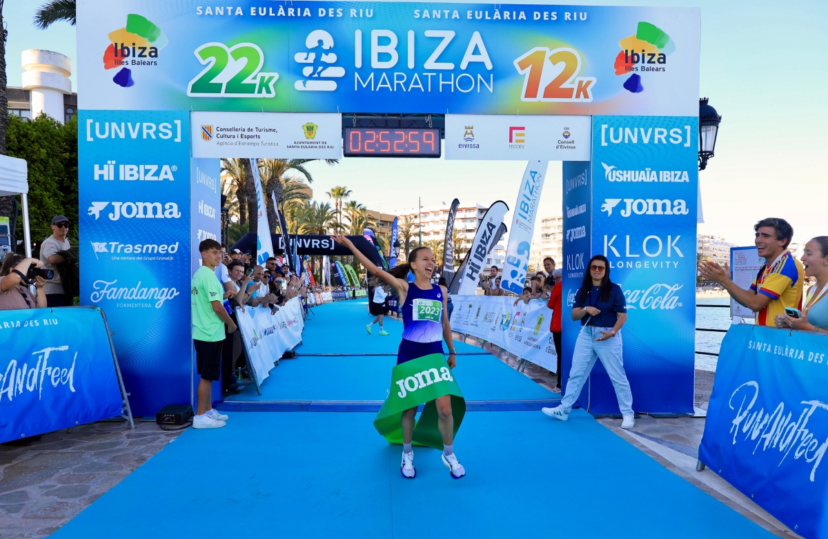 Récord y exhibición de Fátima Azzahraa Ouhaddou y Lidia Campo en el Santa Eulària Ibiza Marathon más multitudinario