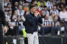 Pablo Hernández: "El equipo ha sido superior al Almería y tenemos el camino a seguir para el martes"