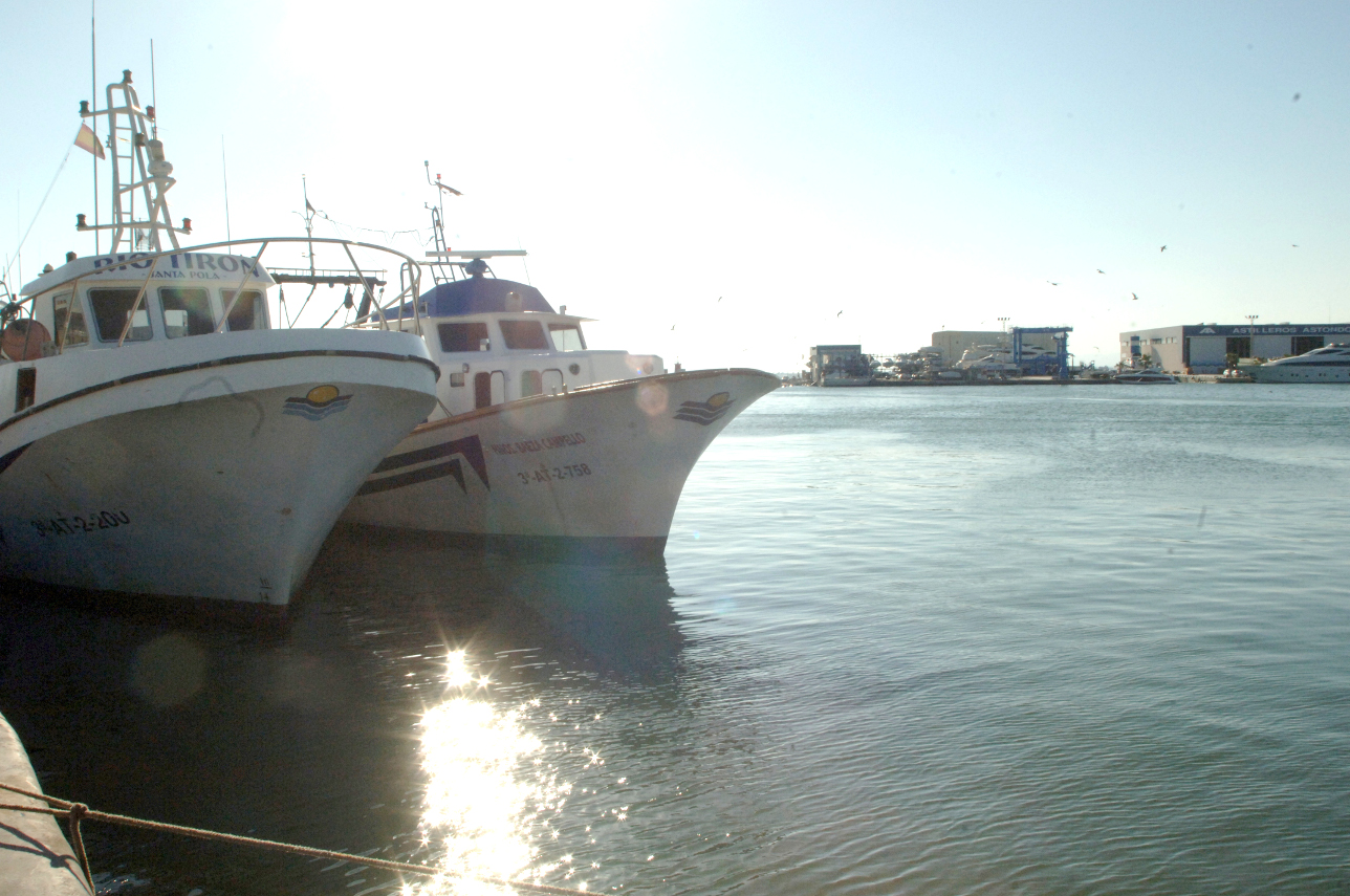 La Generalitat compensa al sector pesquero por el aumento del precio del gasoil 