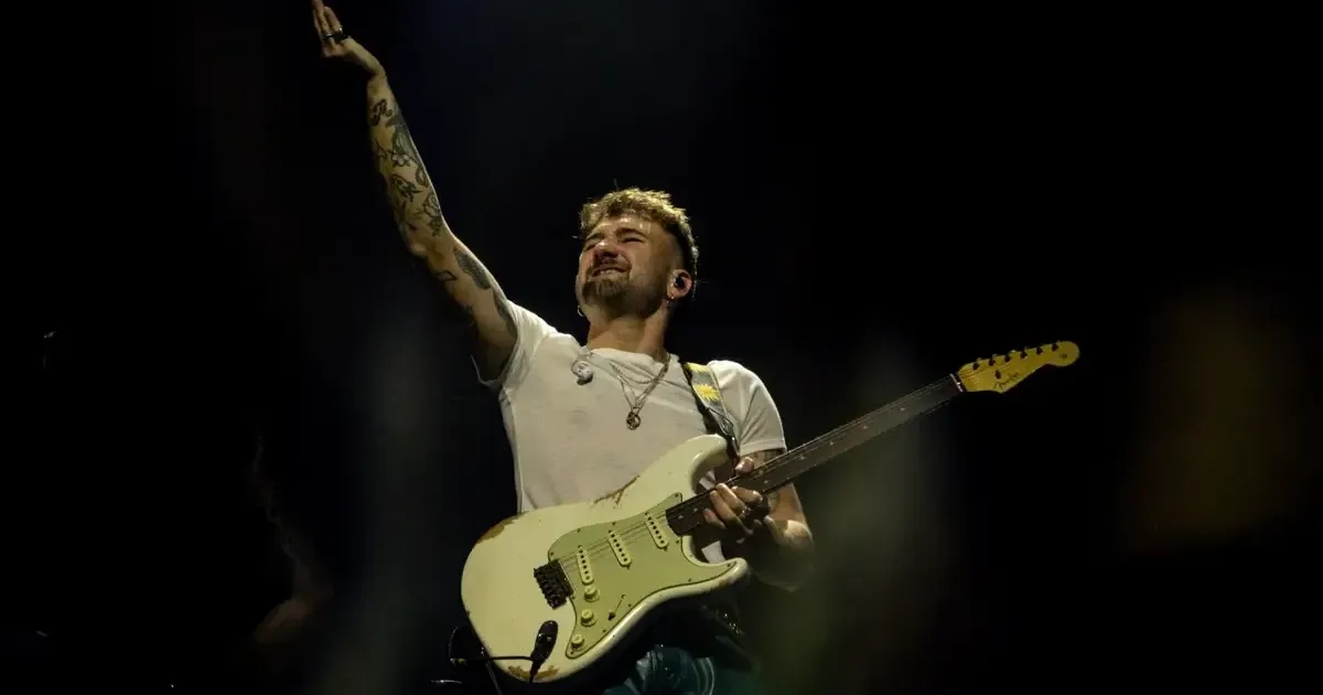 Dani Fernández se rompe los ligamentos del hombro tras caerse en un concierto en València