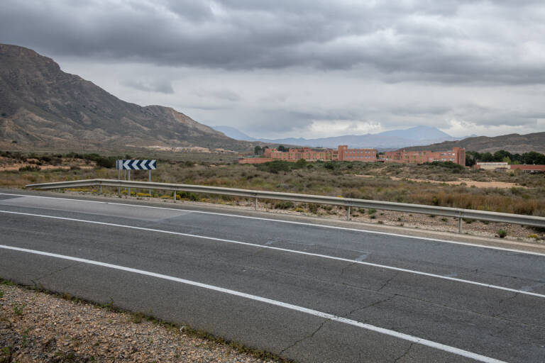  Paraje de Fontcalent, con el centro penitenciario al fondo. Foto: RAFA MOLINA  - 