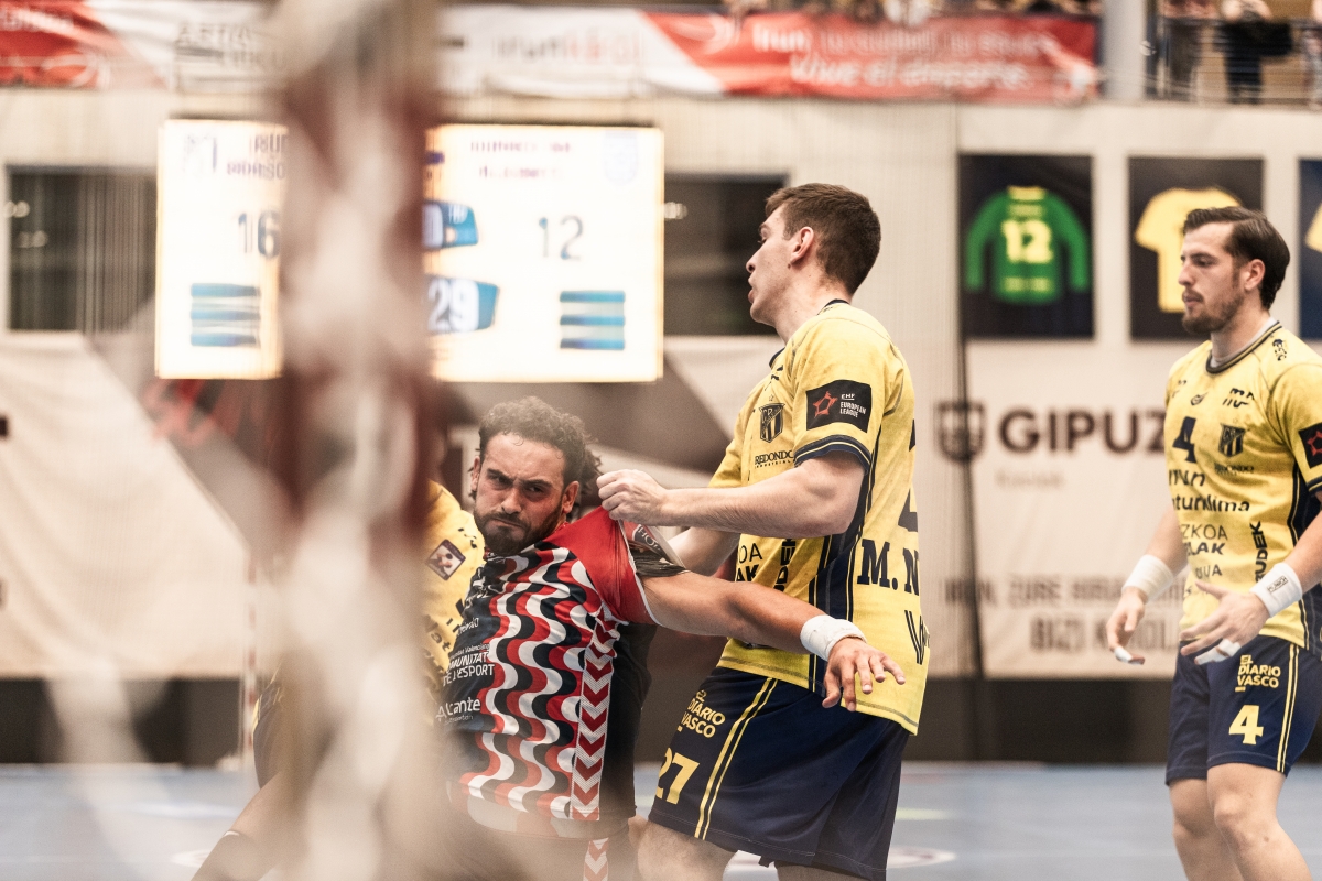 El Eón cae con honor