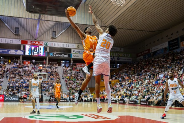 Valencia Basket tira de carácter en Girona para sumar la octava victoria consecutiva