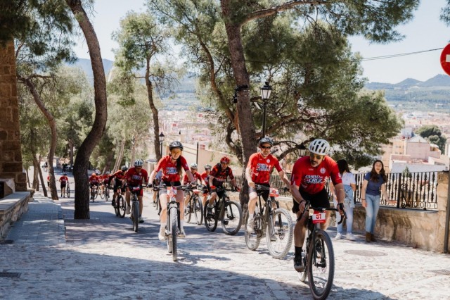 Los líderes empresariales completan los 116 km de ruta benéfica con la llegada a la Basílica de la Vera Cruz