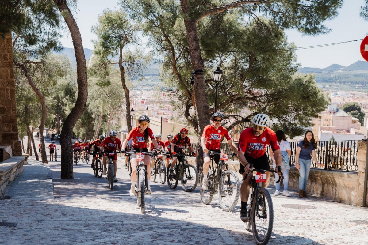 Los líderes empresariales completan los 116 km de ruta benéfica con la llegada a la Basílica de la Vera Cruz