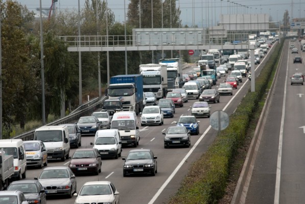 Las retenciones en las carreteras de Valencia superan a primera hora este lunes los 30 km