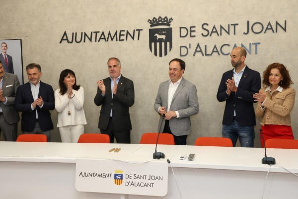 Pérez Llorca resalta la apuesta del Consell con los servicios sociales y las infraestructuras de Sant Joan