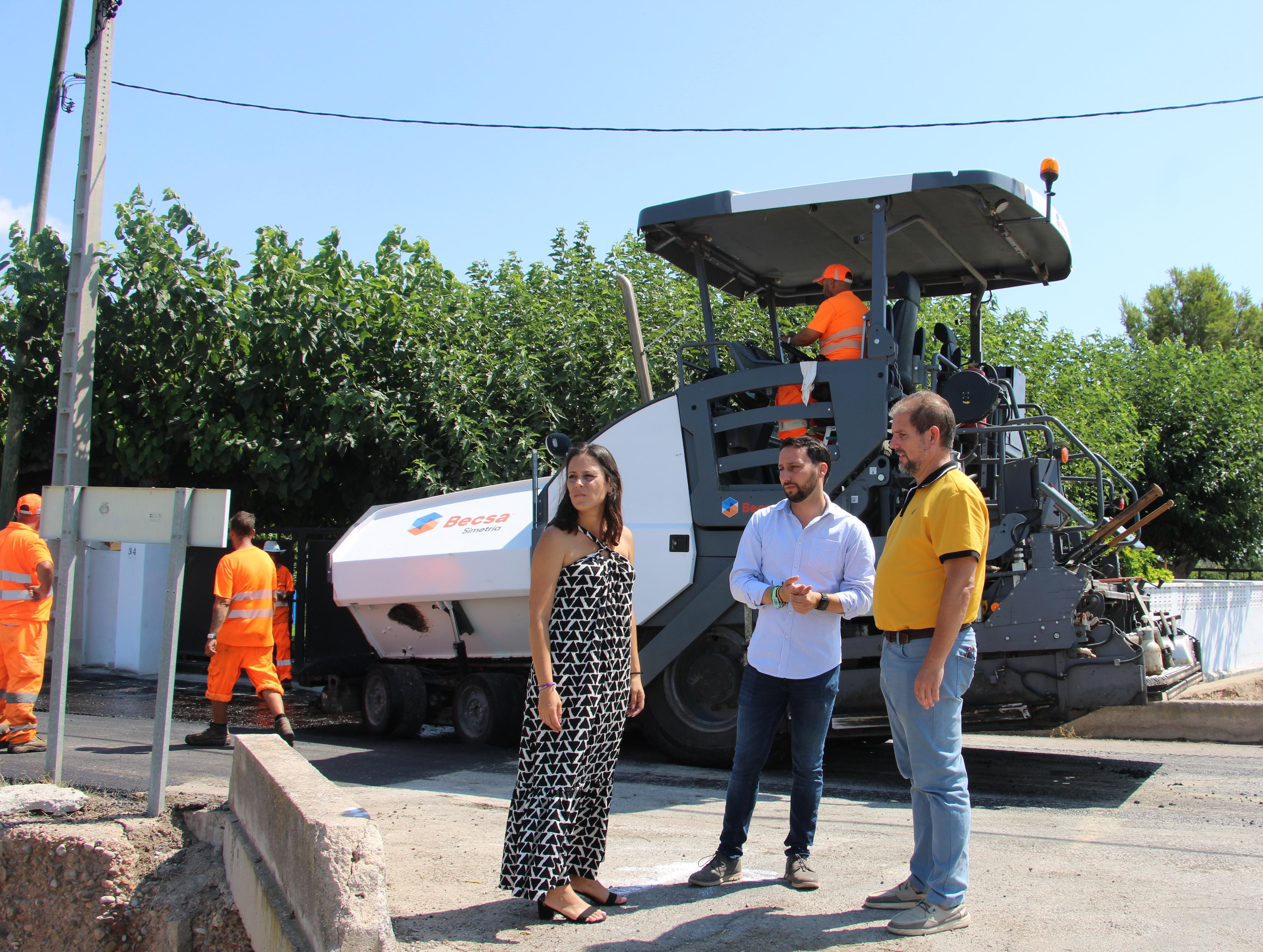 Castelló refuerza las acciones de asfaltado en la zona de la Marjalería con siete caminos renovados