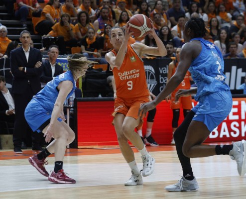 Las jugadoras de Valencia Basket eligen sus dorsales para la temporada 24-25