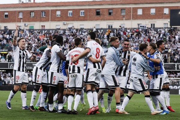 El Castellón deleita a su afición con una media hora final para enmarcar