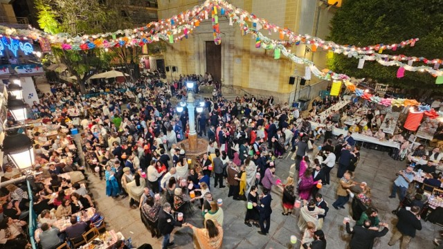 San Vicente clausura los Moros y Cristianos más numerosos con unos 30.000 participantes