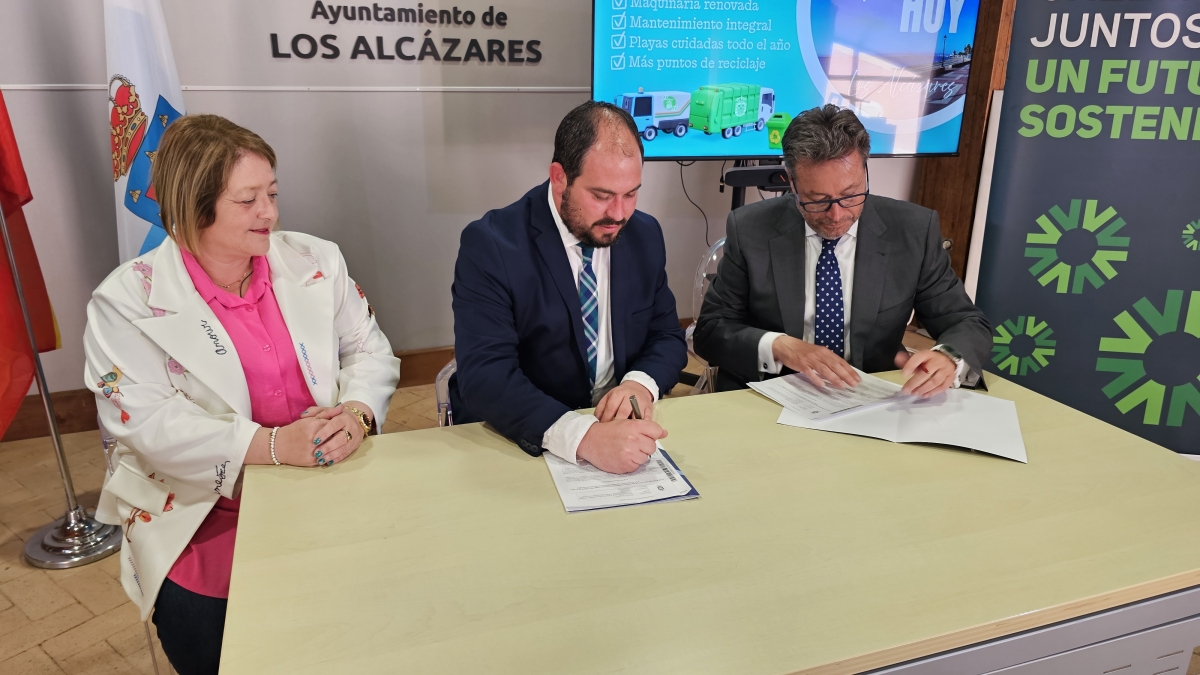 Los Alcázares renueva el servicio de limpieza de todo el municipio