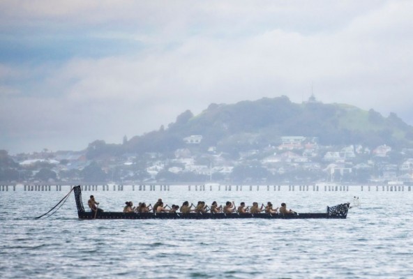 Una comunidad maorí ‘escoltará’ al equipo Emirates Team New Zealand durante la Copa América de vela
