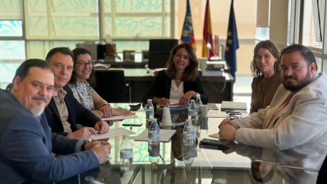 Nuria Martínez reconoce la proyección de las casas regionales de Castilla y León y su arraigo en el tejido social valenciano