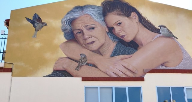 Alzira inaugura un nuevo mural feminista para visibilizar la lucha contra la violencia de género