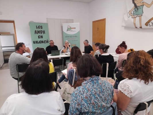 La Fampa Castelló y la AFA del Ribalta fomentan el cuidado de la salud mental en adolescentes con una charla
