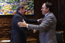 PP y Vox no se aclaran en si la "prioridad nacional" figuraba en el acuerdo de investidura de Llorca