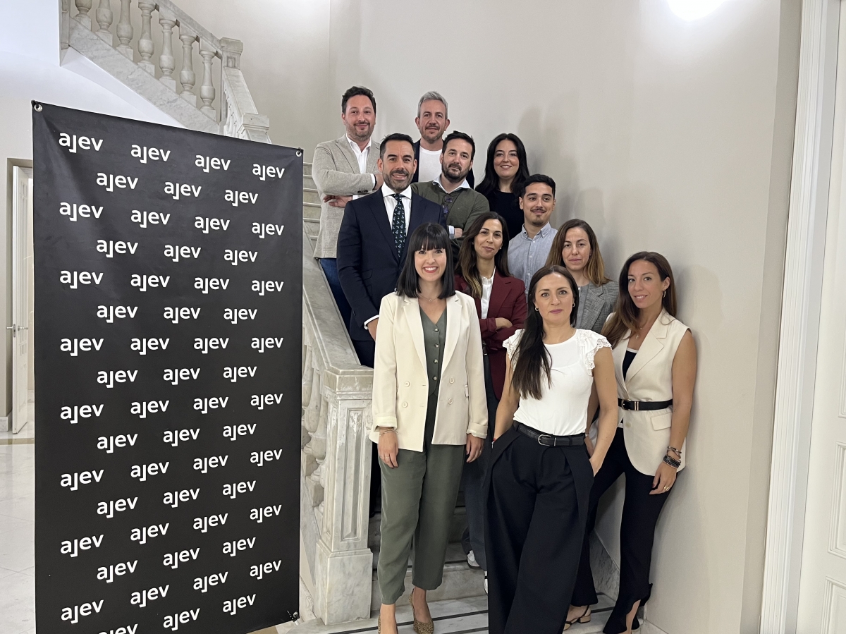 Paz Navarro, reelegida presidenta de AJEV para los próximos tres años