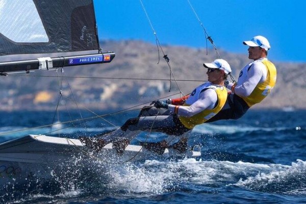 Los españoles Botín y Trittel logran en 49er la primera medalla de oro para España en París 2024