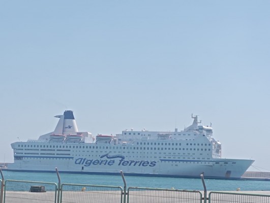 El 'Piolín', el ferry que albergó a policías durante el referéndum ilegal de Cataluña, se avería en Alicante 