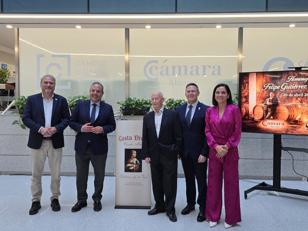La Cámara de Comercio de Alicante y Aspa rinden homenaje al elaborador de vinos Felipe Gutiérrez de la Vega