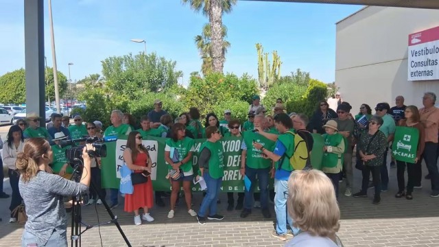 La plataforma por la sanidad pública denuncia que Torrevieja queda fuera del plan autonómico de ampliación hospitalaria