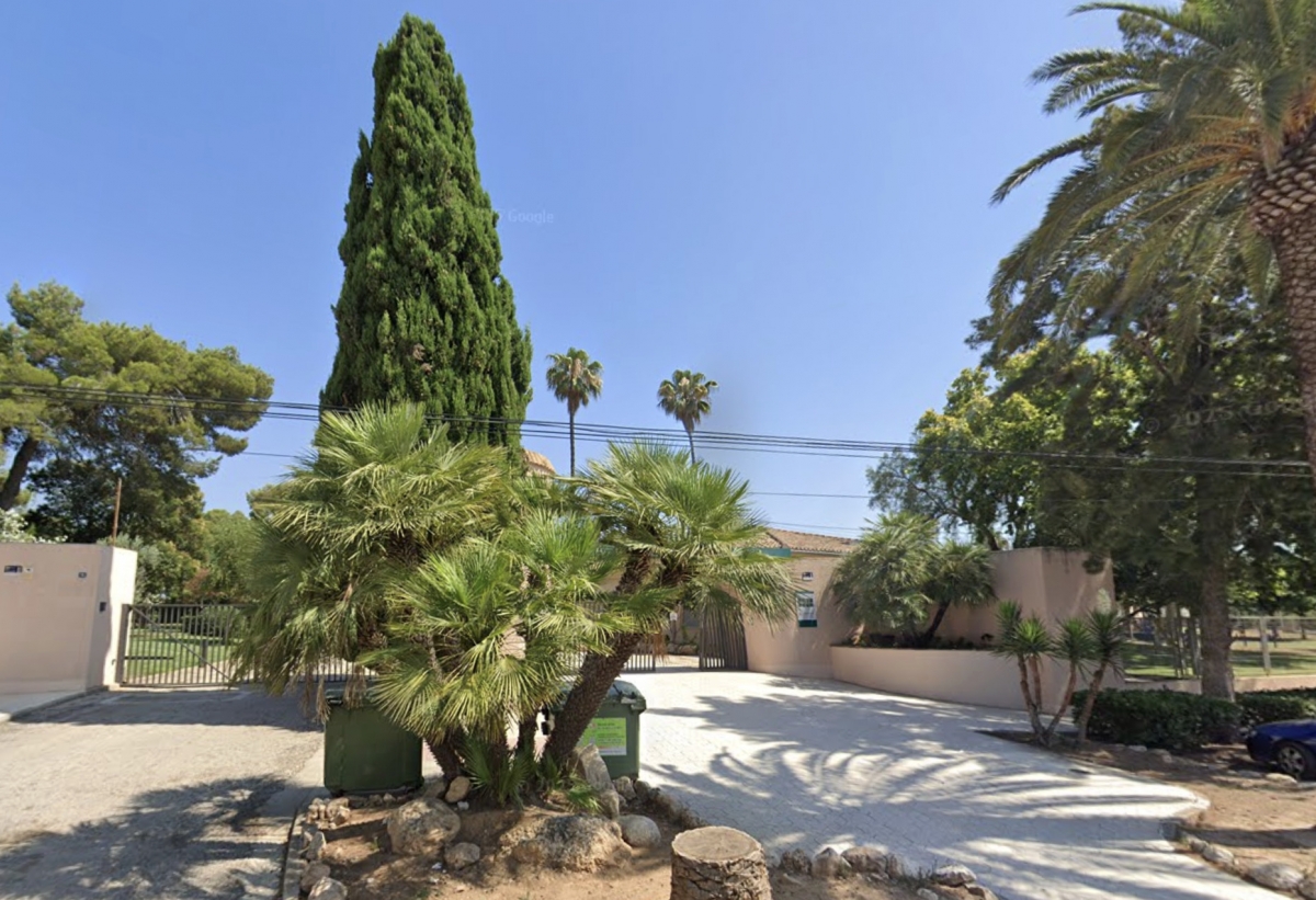 Un centro de buceo sin alumnos en Carlet: la Generalitat lo clausura tras años de inactividad