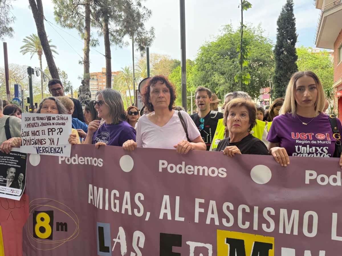 Una movilización de dos centenares de personas pide en Murcia la expulsión del diputado Martínez Nieto