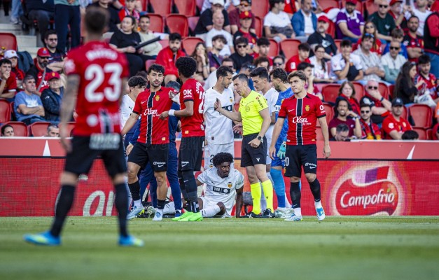 Thierry se retira lesionado contra el Mallorca