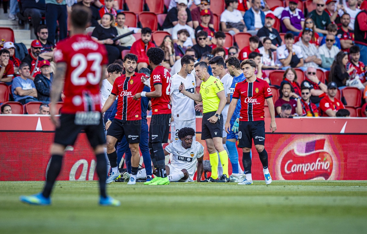Thierry se retira lesionado contra el Mallorca