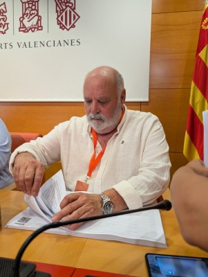Los Municipalistas retoman la recogida de firmas en La Nucía y Polop para impulsar la ILP que propone rebajar el listón electoral del 5% al 3%