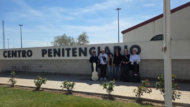 El alumnado del máster de guitarra de la UA da un concierto en el Centro Penitenciario de Villena