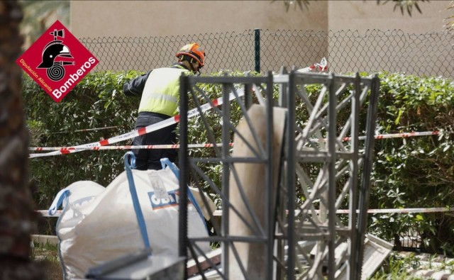Dos fallecidos al desplomarse un andamio de una obra en una calle: Benidorm decreta un día de luto oficial 