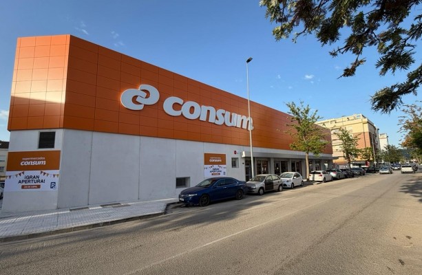 Consum llega a Málaga con su primer supermercado y refuerza su expansión en Andalucía