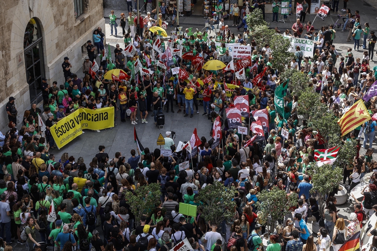 La factura del Consell ante la subida salarial de los docentes: entre 300 y 525 millones al año