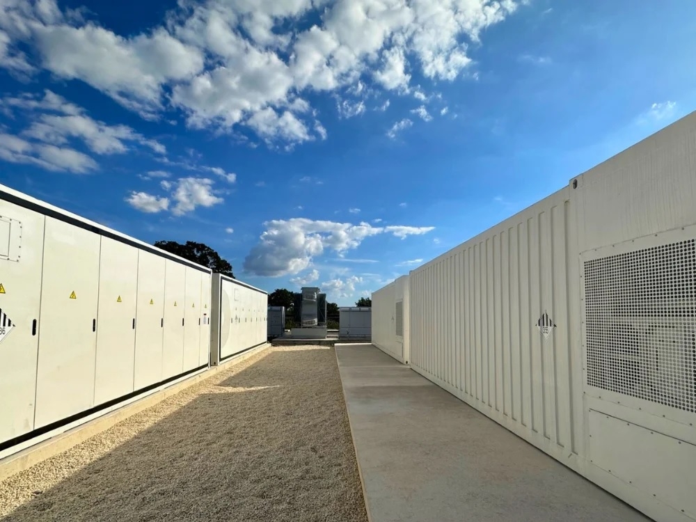 bp avanza en la transición verde con dos proyectos para el almacenamiento energético con baterías en Onda