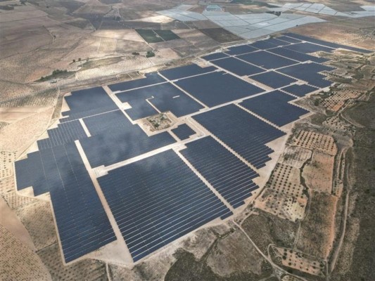 Endesa activa la megaplanta solar de Jumilla con 145 MW y 82 millones de inversión