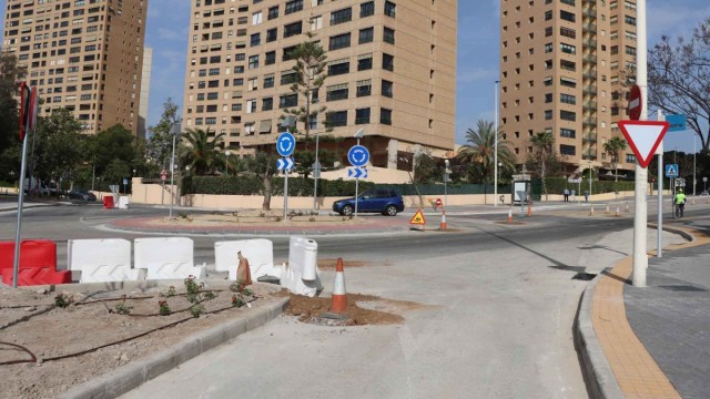 La Cala de Benidorm estrena tres nuevas rotondas y más plazas de aparcamiento