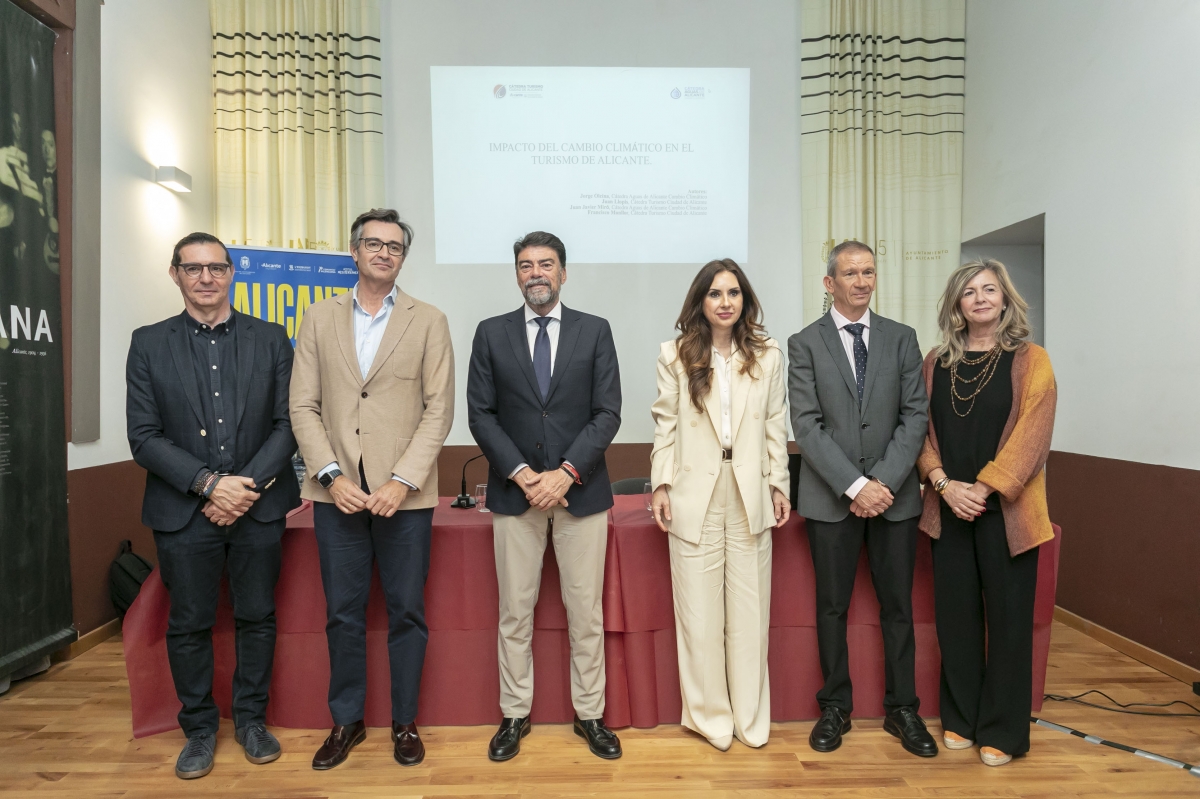 Olcina, Sánchez, Barcala, Poquet, Llopis y Lumbreras, en la presentación del informe sobre clima y turismo en Alicante.