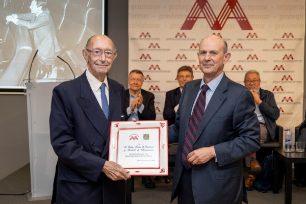 El economista Lamo de Espinosa recibe un homenaje de la Agencia Valenciana Antrifraude