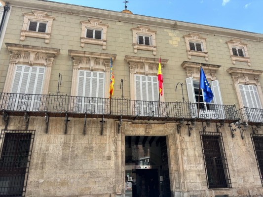 Orihuela licita por cerca de 21 millones el nuevo contrato de limpieza de edificios municipales y colegios