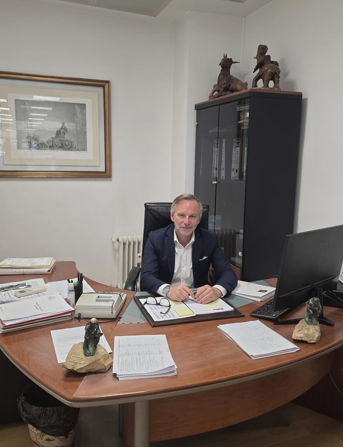 Fotografía de Juan Vidal, CEO de Costa Cálida Paradise, en su despacho en El Retiro, Madrid