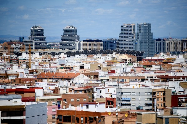La compraventa de viviendas en la Comunitat Valenciana mejora en febrero pero continúa en tasas negativas con una caída del 4,7%