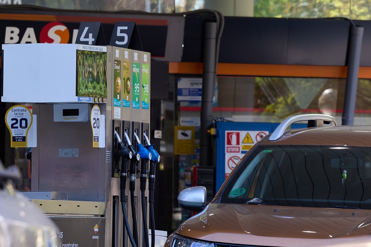 El diésel se abarata esta semana un 4% y da un respiro en el surtidor