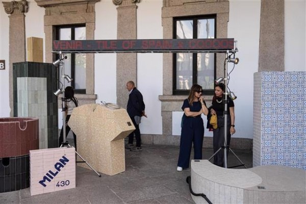 La amplia gama de funciones de la cerámica de Castellón: once objetos que reinventan el souvenir en Milán
