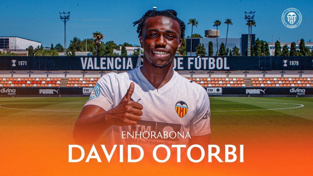 El Valencia CF renueva a David Otorbi