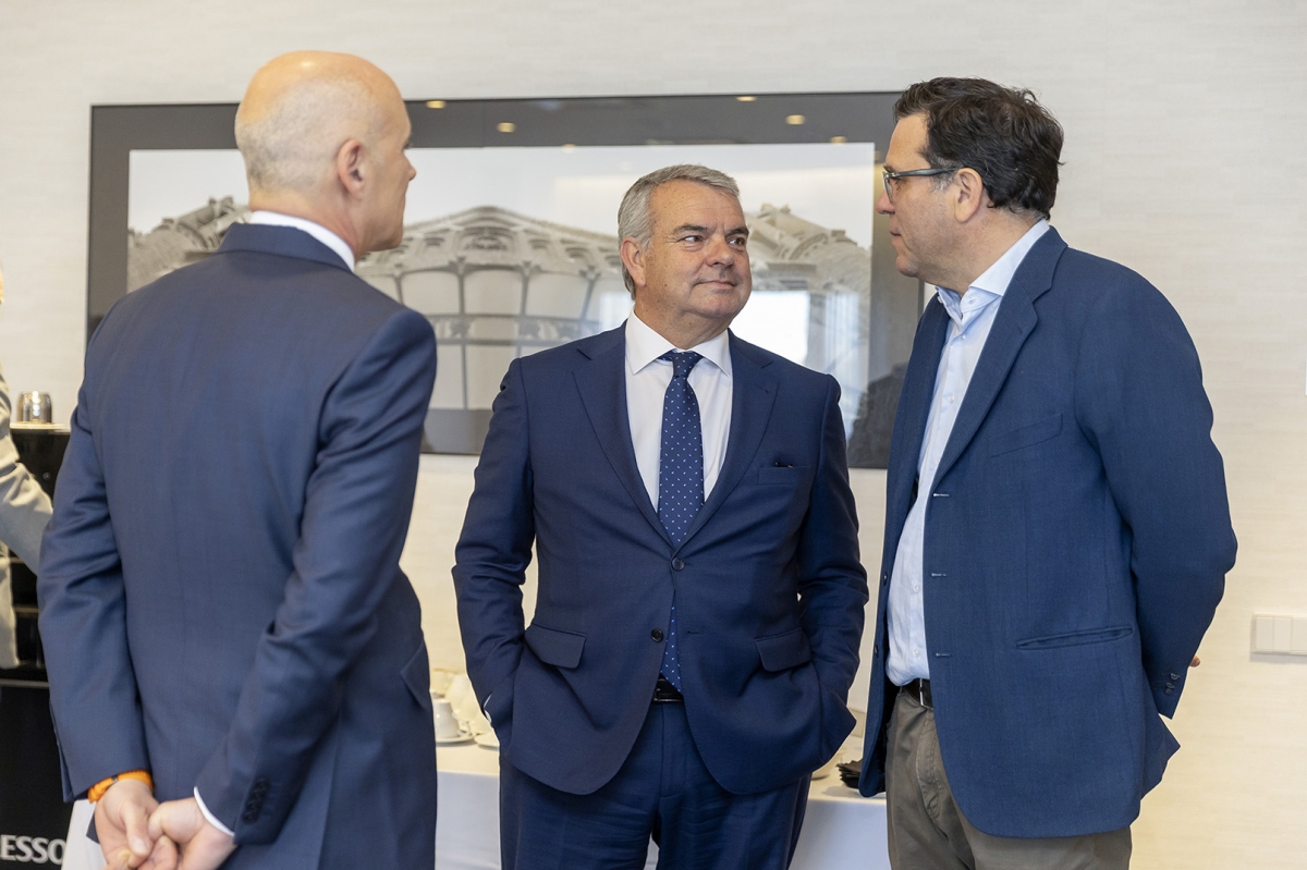 El desayuno Foro Plaza sobre 'Industria y ciberseguridad, una alianza para tiempos de incertidumbre', en imágenes