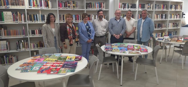 García Valls visita la biblioteca de Borriol y ensalza el fomento de la lectura en los pequeños municipios